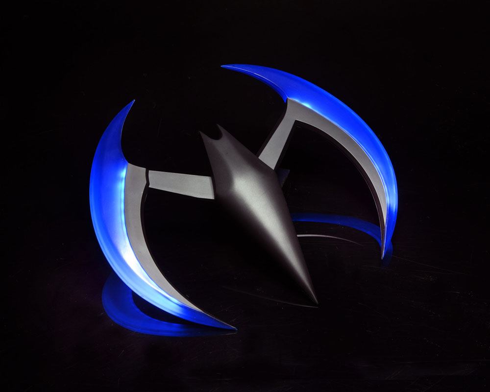 Batman Beyond Prop Replica 1/1 Batarang (Blue) 20cm - Scale Statue - NECA - Hobby Figures UK