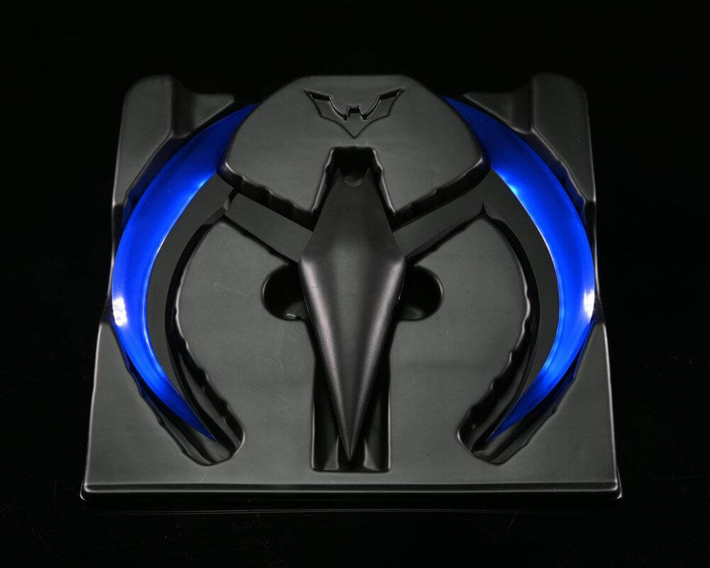 Batman Beyond Prop Replica 1/1 Batarang (Blue) 20cm - Scale Statue - NECA - Hobby Figures UK