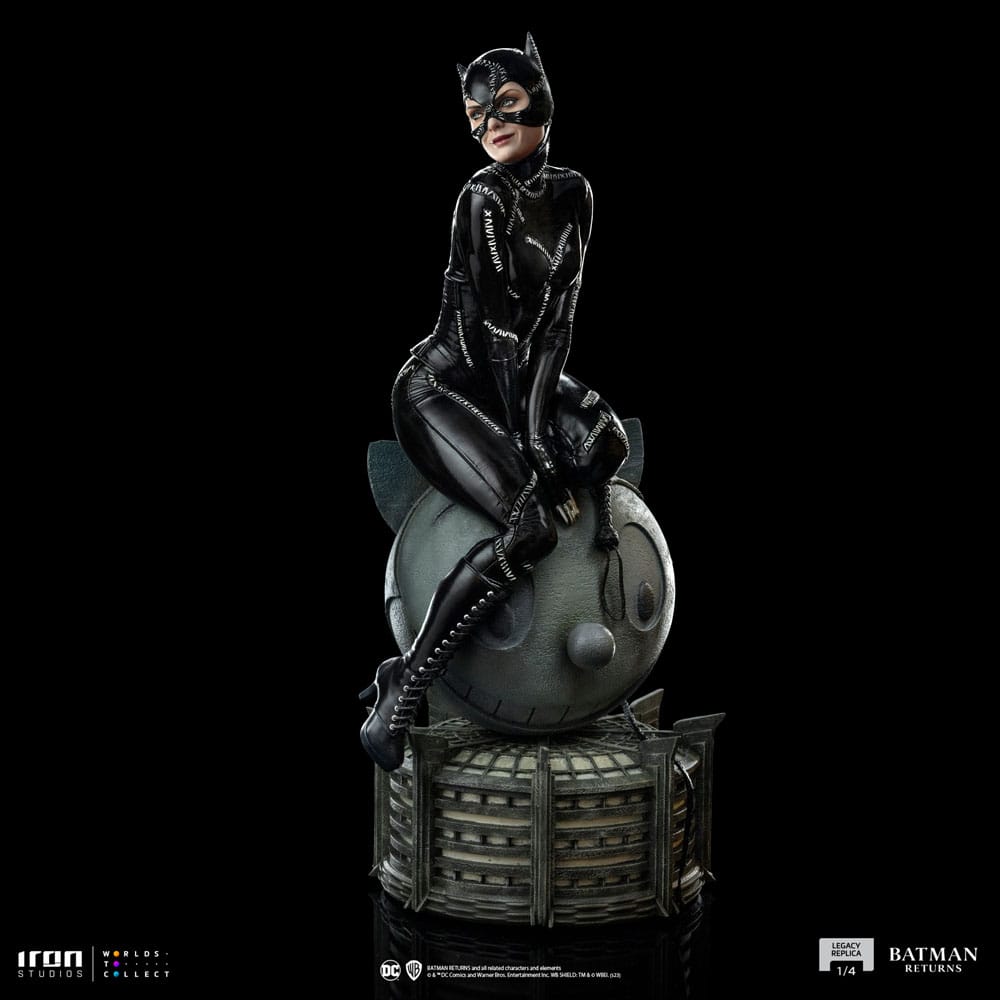 Batman Returns Legacy Replica Statue 1/4 Catwoman 49cm - Scale Statue - Iron Studios - Hobby Figures UK