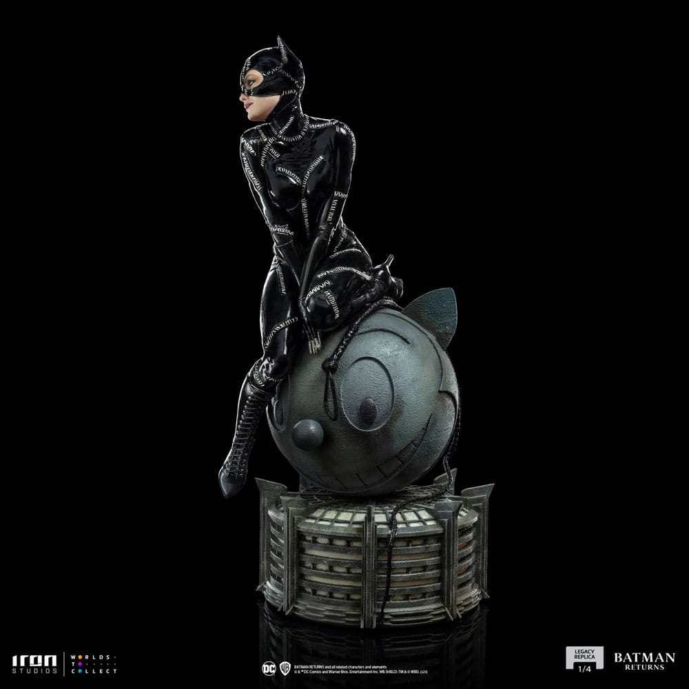 Batman Returns Legacy Replica Statue 1/4 Catwoman 49cm - Scale Statue - Iron Studios - Hobby Figures UK