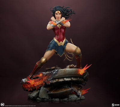 DC Comics Premium Format Statue Wonder Woman: Saving the Day 50cm - Scale Statue - Sideshow Collectibles - Hobby Figures UK