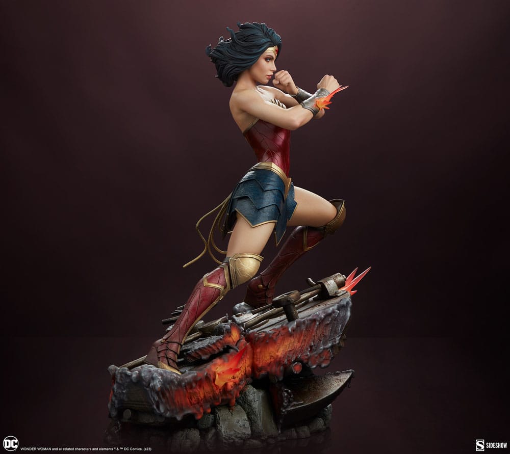 DC Comics Premium Format Statue Wonder Woman: Saving the Day 50cm - Scale Statue - Sideshow Collectibles - Hobby Figures UK