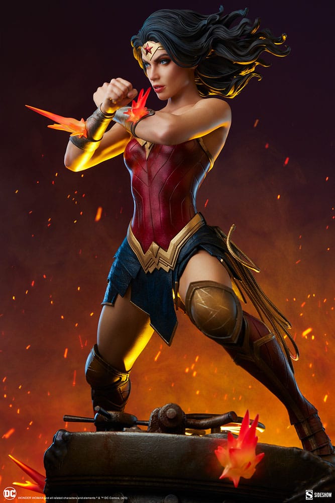 DC Comics Premium Format Statue Wonder Woman: Saving the Day 50cm - Scale Statue - Sideshow Collectibles - Hobby Figures UK