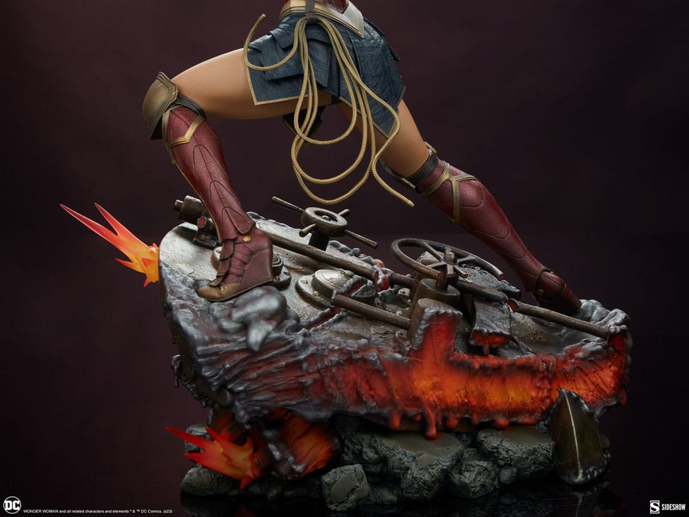 DC Comics Premium Format Statue Wonder Woman: Saving the Day 50cm - Scale Statue - Sideshow Collectibles - Hobby Figures UK