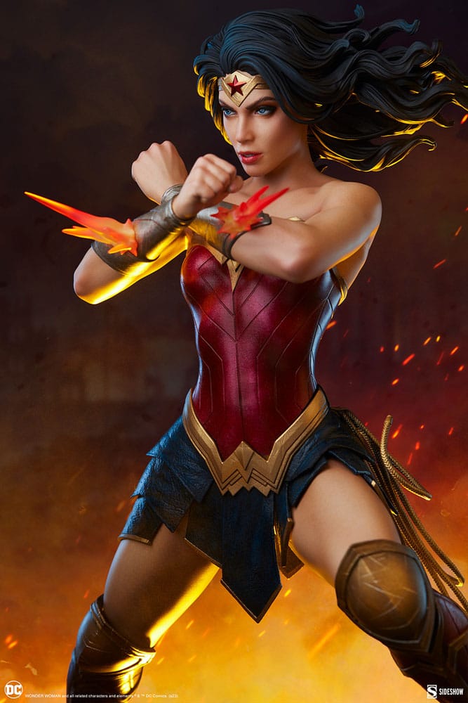 DC Comics Premium Format Statue Wonder Woman: Saving the Day 50cm - Scale Statue - Sideshow Collectibles - Hobby Figures UK