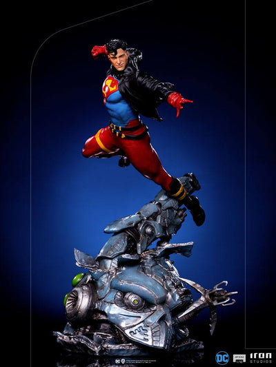 DC Comics Deluxe Art Scale Statue 1/10 Superboy 28cm - Scale Statue - Iron Studios - Hobby Figures UK