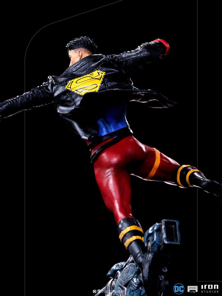 DC Comics Deluxe Art Scale Statue 1/10 Superboy 28cm - Scale Statue - Iron Studios - Hobby Figures UK