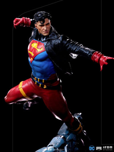 DC Comics Deluxe Art Scale Statue 1/10 Superboy 28cm - Scale Statue - Iron Studios - Hobby Figures UK