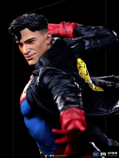 DC Comics Deluxe Art Scale Statue 1/10 Superboy 28cm - Scale Statue - Iron Studios - Hobby Figures UK