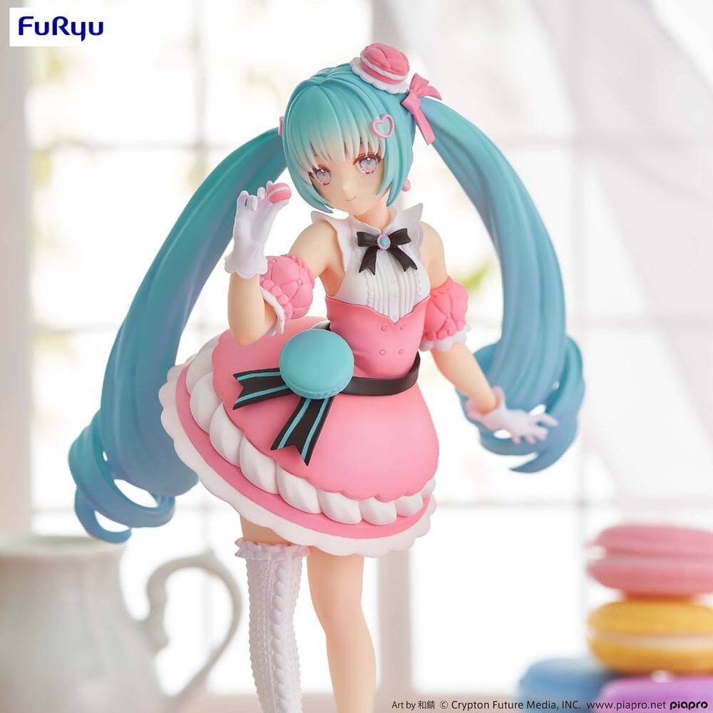 Hatsune Miku Exceed Creative PVC Statue Hatsune Miku Sweet Sweets Series Macaroon 21cm - Scale Statue - Furyu - Hobby Figures UK