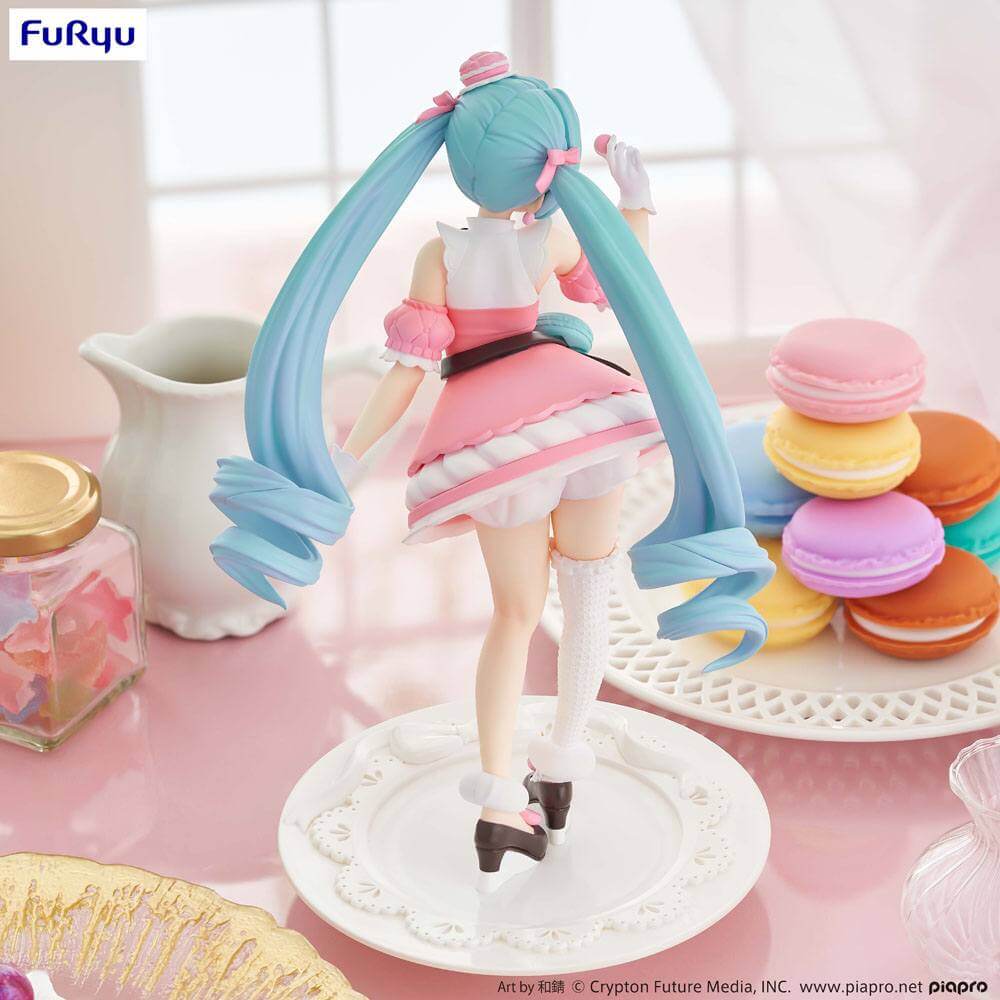 Hatsune Miku Exceed Creative PVC Statue Hatsune Miku Sweet Sweets Series Macaroon 21cm - Scale Statue - Furyu - Hobby Figures UK