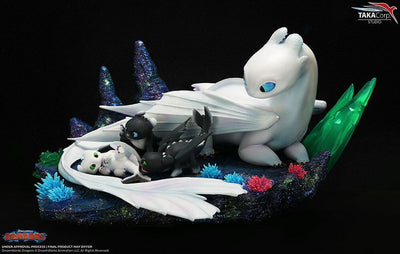How To Train Your Dragon Statue 1/6 Light Fury & Night Lights 36cm - Scale Statue - Taka Corp Studio - Hobby Figures UK