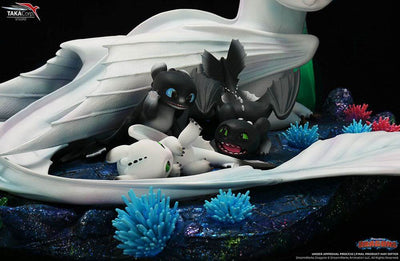 How To Train Your Dragon Statue 1/6 Light Fury & Night Lights 36cm - Scale Statue - Taka Corp Studio - Hobby Figures UK