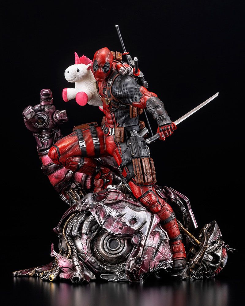 Marvel Fine Art Signature Series featuring the Kucharek Brothers Statue 1/6 Deadpool 36cm - Scale Statue - Kotobukiya - Hobby Figures UK