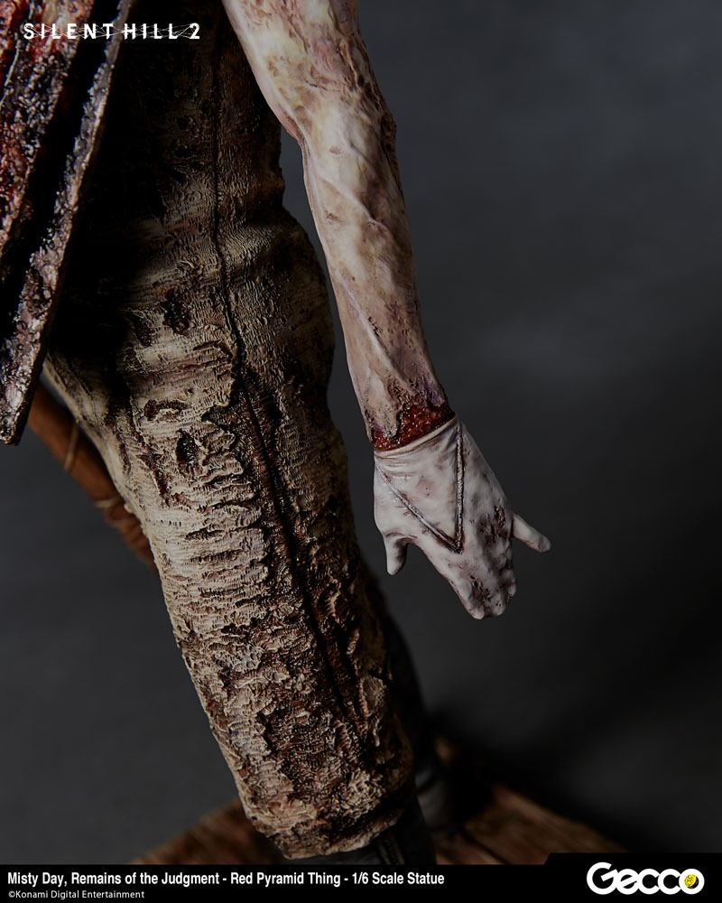 Silent Hill 2 Statue 1/6 Misty Day, Remains of Judgement - Red Pyramid Thing 34cm - Scale Statue - Gecco - Hobby Figures UK