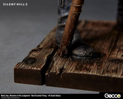 Silent Hill 2 Statue 1/6 Misty Day, Remains of Judgement - Red Pyramid Thing 34cm - Scale Statue - Gecco - Hobby Figures UK