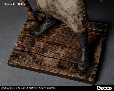 Silent Hill 2 Statue 1/6 Misty Day, Remains of Judgement - Red Pyramid Thing 34cm - Scale Statue - Gecco - Hobby Figures UK