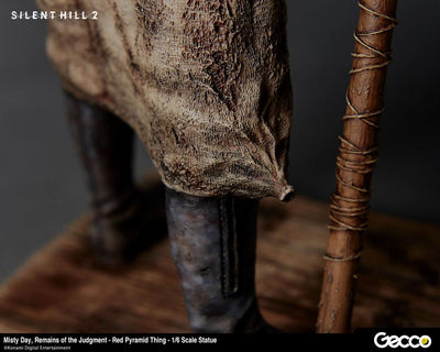 Silent Hill 2 Statue 1/6 Misty Day, Remains of Judgement - Red Pyramid Thing 34cm - Scale Statue - Gecco - Hobby Figures UK