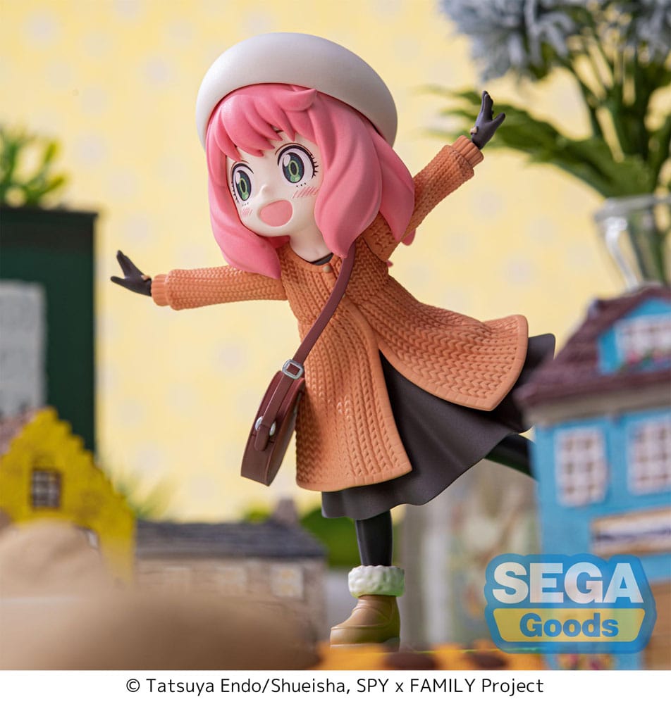 Spy x Family Luminasta PVC Statue Anya Forger Family Ooting 12cm - Scale Statue - Sega - Hobby Figures UK
