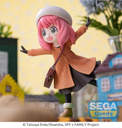 Spy x Family Luminasta PVC Statue Anya Forger Family Ooting 12cm - Scale Statue - Sega - Hobby Figures UK