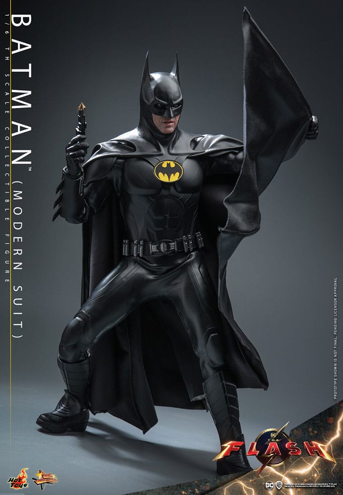 DC Comics: Batman Modern Suit 1:6 Scale Figure - HOT TOYS - Hobby One