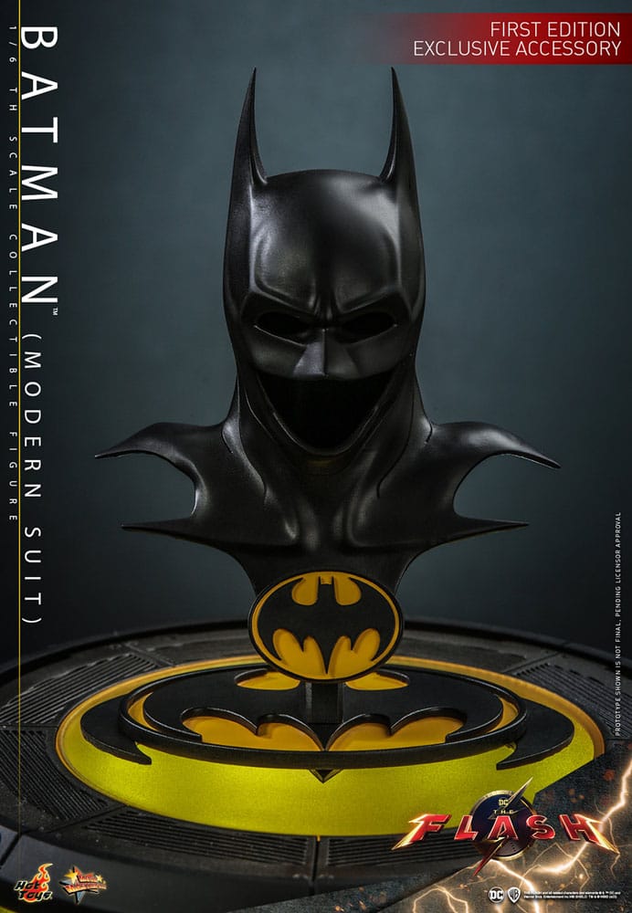 The Flash Movie Masterpiece Action Figure 1/6 Batman (Modern Suit) 30cm - Action Figures - Hot Toys - Hobby Figures UK