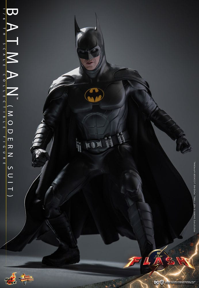 DC Comics: Batman Modern Suit 1:6 Scale Figure - HOT TOYS - Hobby One