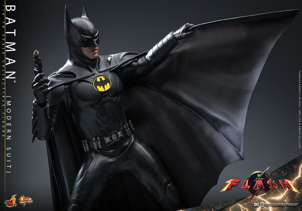 DC Comics: Batman Modern Suit 1:6 Scale Figure - HOT TOYS - Hobby One