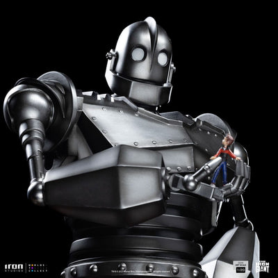 The Iron Giant Demi Art Scale Statue 1/20 Iron Giant & Hogarth Hughes 60cm - Scale Statue - Iron Studios - Hobby Figures UK