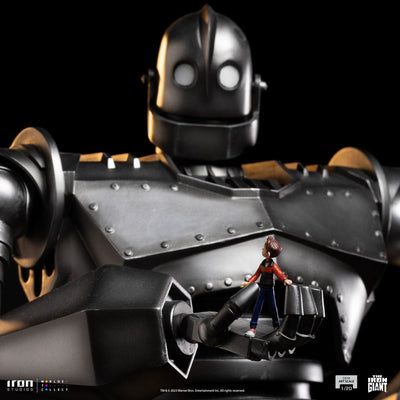 The Iron Giant Demi Art Scale Statue 1/20 Iron Giant & Hogarth Hughes 60cm - Scale Statue - Iron Studios - Hobby Figures UK