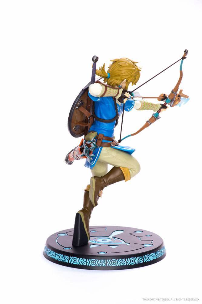 The Legend of Zelda Breath of the Wild PVC Statue Link 25cm - Scale Statue - First 4 Figures - Hobby Figures UK