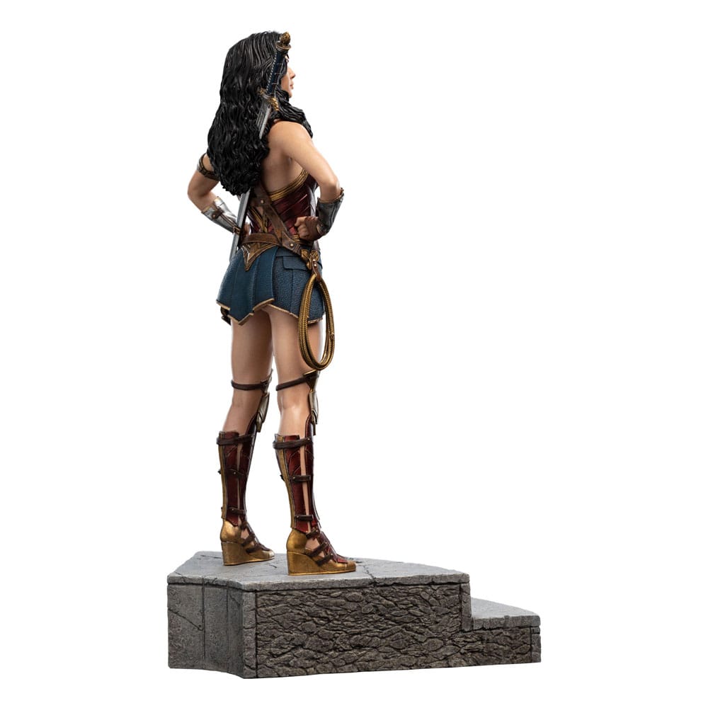 Justice league wonder woman figure hotsell