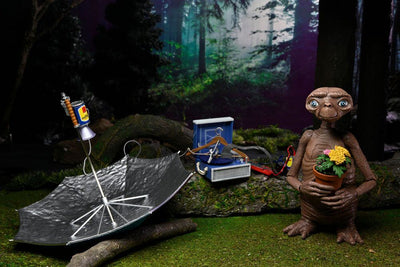 E.T. the Extra-Terrestrial Action Figure Ultimate Deluxe E.T. 11cm - Action Figures - NECA - Hobby Figures UK